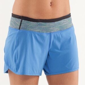 Lululemon Turbo Run Short in Porcelaine / Wee Are From Space Deep Coal M…